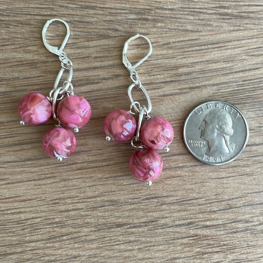 HAND CRAFTED PINK MOTHER OF PEARL SHELL PIERCED DROP EARRINGS Pink Silver Tan - Picture 8 of 12